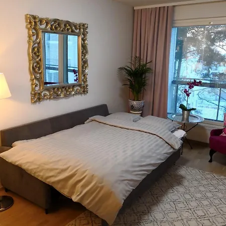 Charming Pine View Apartment Vantaa