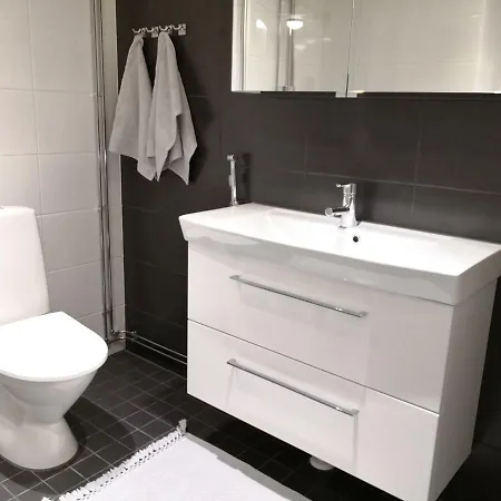 Charming Pine View Apartment Vantaa