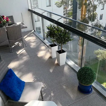 Charming Pine View Apartment Vantaa